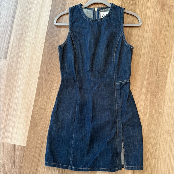 Women's Denim Dress - Picture 4 of 6
